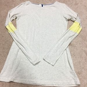 Lululemon tee with yellow sleeve stripe